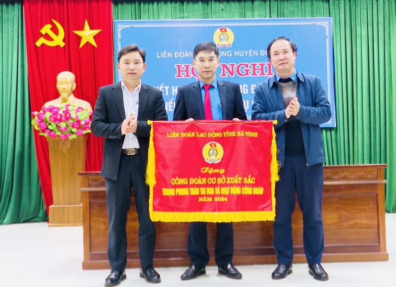 Đức Thọ: Tổng kết phong trào CNVCLĐ và hoạt động Công đoàn năm 2024, triển khai nhiệm vụ năm 2025. 